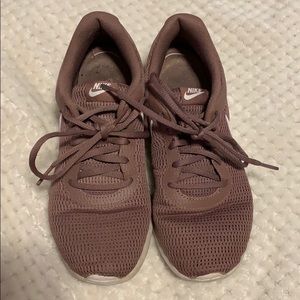 Mauve Nike Tennis Shoes